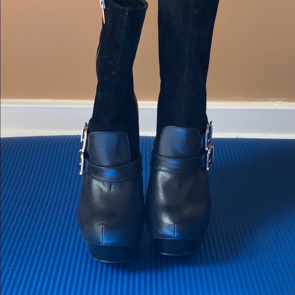 Lady Gaga inspired Black bootie w buckle sz 6